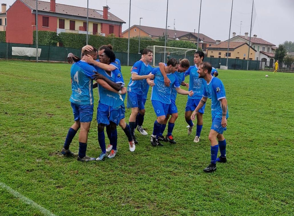 Esordio vincente che espugna con un rotondo 2-0 il campo del Fulgor Massanzato